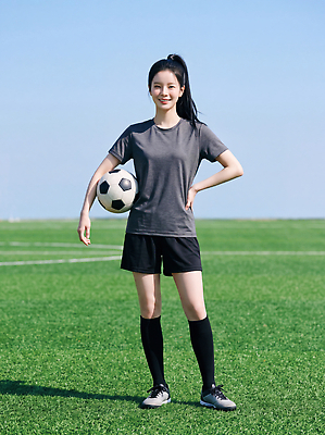 JPG 편집이미지 여자 스포츠 축구공 하늘 협력 웃음 소녀 잔디 여름 운동복 운동 운동장 축구장 연습 즐거움 의료성형뷰티 편집실사 AI인물포토 AI콘텐츠 풋살 식물 옷 계절 감정 어린이 공 축구용품 스포츠시설 표정 건강 사람 구기 공간 CG 파일형식 AI포토 스포츠용품 시설 오브젝트