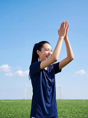 JPG 편집이미지 여자 스포츠 유니폼 축구공 하늘 협력 웃음 경기 잔디 청춘 달리기 운동 축구 기쁨 우승 축구장 소통 의료성형뷰티 편집실사 AI인물포토 AI콘텐츠 풋살 식물 옷 감정 컨셉 공 축구용품 스포츠시설 모션 표정 건강 사람 구기 최고 CG 파일형식 AI포토 스포츠용품 시설 오브젝트