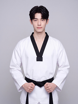 JPG 편집이미지 남자 스포츠 청소년 기술 운동 격투기 무도 연습 태권도 태권도복 준비자세 검은띠 의료성형뷰티 편집실사 AI인물포토 AI콘텐츠 스포츠용품 포즈 건강 도복 사람 끈 CG 준비 파일형식 AI포토 옷 오브젝트