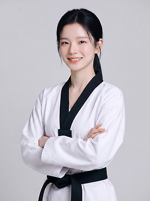 JPG 편집이미지 옷 여자 스포츠 포즈 한국 미소 팔짱 무도 연습 태권도 태권도복 검은띠 의료성형뷰티 스타일 자존감 편집실사 AI인물포토 AI콘텐츠 아시아 스포츠용품 모션 표정 도복 사람 격투기 끈 CG 파일형식 AI포토 나라 오브젝트