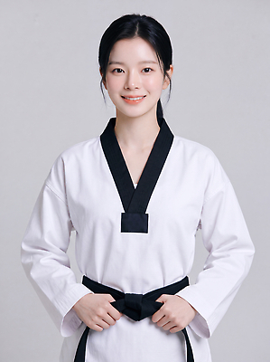 JPG 편집이미지 옷 여자 스포츠 포즈 한국 기술 미소 운동 무도 연습 태권도 태권도복 유도 검은띠 의료성형뷰티 편집실사 AI인물포토 AI콘텐츠 아시아 스포츠용품 표정 건강 도복 사람 격투기 끈 CG 파일형식 AI포토 나라 오브젝트