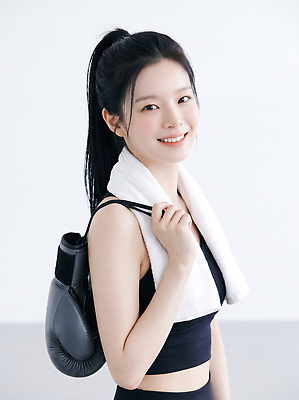 JPG 편집이미지 여자 스포츠 실내 건강 미소 운동복 운동 카메라 권투 장비 어깨 의료성형뷰티 편집실사 AI인물포토 AI콘텐츠 옷 표정 사람 내부 신체부위 전자제품 격투기 CG 파일형식 AI포토