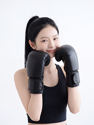 JPG 편집이미지 여자 스포츠 포즈 스튜디오 웃음 안전 운동복 운동 권투 글러브 흰색 준비 의료성형뷰티 강조 편집실사 AI인물포토 AI콘텐츠 옷 스포츠용품 컬러 장갑 표정 건강 사람 격투기 CG 파일형식 AI포토 잡화 오브젝트
