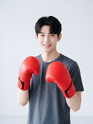 JPG 편집이미지 남자 스포츠 포즈 웃음 운동 카메라 권투 에너지 짐 연습 액션 의료성형뷰티 편집실사 AI인물포토 AI콘텐츠 표정 건강 사람 전자제품 격투기 CG 파일형식 AI포토