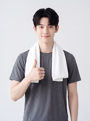 JPG 편집이미지 남자 스포츠 표정 건강 사람 수건 운동 카메라 권투 엄지손가락 이미지 긍정적 의료성형뷰티 편집실사 AI인물포토 AI콘텐츠 감정 손가락 전자제품 위생용품 격투기 CG 파일형식 AI포토 손 생활용품 신체부위 오브젝트