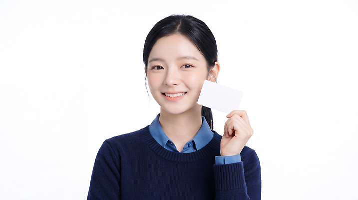 JPG 모델 편집이미지 손 여자 셔츠 표정 웃음 사람 파란색 촬영 스웨터 알림 이미지 의료성형뷰티 편집실사 AI인물포토 AI콘텐츠 컬러 상의 신체부위 CG 파일형식 AI포토 옷