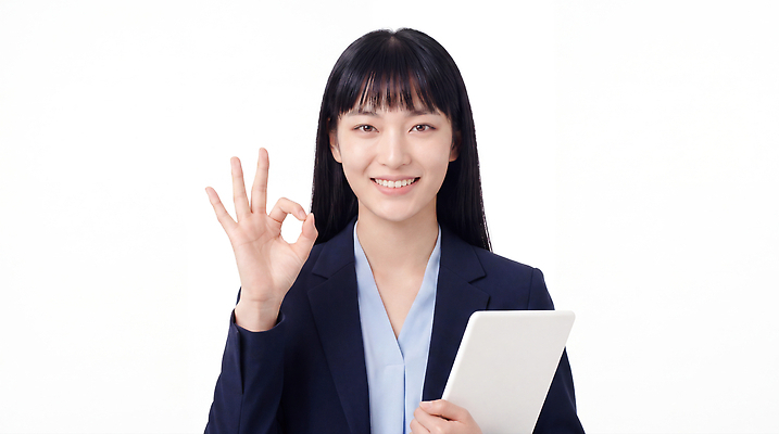 JPG 편집이미지 손 여자 비즈니스 커뮤니케이션 표정 미소 손짓 태블릿 믿음 업무 프레젠테이션 긍정 의료성형뷰티 편집실사 AI인물포토 AI콘텐츠 감정 컨셉 모션 사람 신체부위 전자제품 스마트기기 작업 CG 파일형식 AI포토