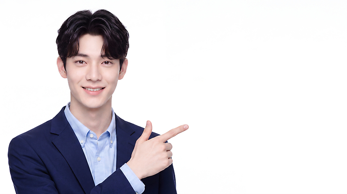 JPG 편집이미지 옷 남자 포즈 손가락 미소 웃음 사람 촬영 가리킴 주목 의료성형뷰티 단순 편집실사 AI인물포토 AI콘텐츠 손 표정 손짓 CG 파일형식 AI포토 모션 신체부위