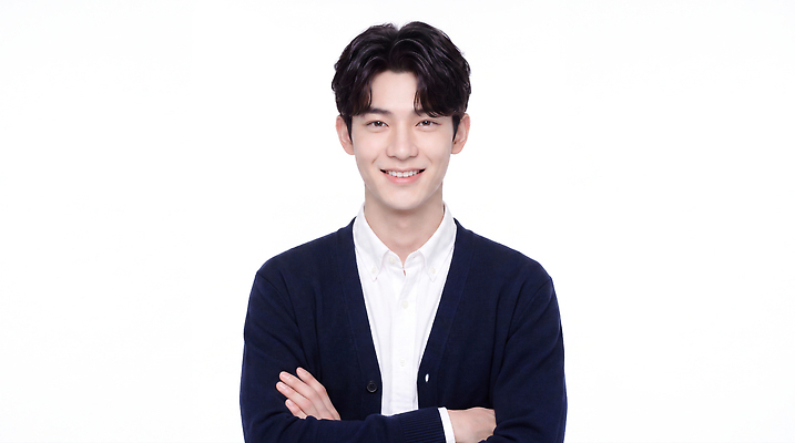 JPG 편집이미지 패션 남자 셔츠 표정 미소 웃음 손짓 뷰티 팔짱 편안함 카디건 흰배경 단정 의료성형뷰티 스타일 편집실사 AI인물포토 AI콘텐츠 컨셉 상의 모션 사람 외투 흰색 감각 CG 파일형식 AI포토 옷 컬러