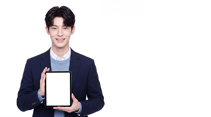 JPG 모델 편집이미지 손 남자 스튜디오 웃음 정장 뷰티 스크린 사진촬영 알림 팔 보여주기 의료성형뷰티 편집실사 AI인물포토 AI콘텐츠 옷 모션 표정 사람 신체부위 촬영 CG 파일형식 AI포토
