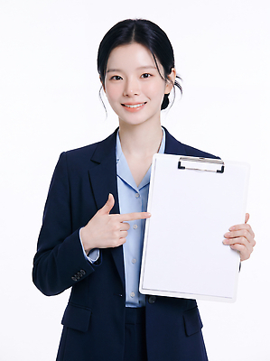 JPG 편집이미지 여자 포즈 비즈니스 손가락 표정 설명 정장 흰색 가리킴 빈 프레젠테이션 서류판 의료성형뷰티 편집실사 AI인물포토 AI콘텐츠 손 옷 컬러 모션 사람 손짓 사무용품 CG 파일형식 AI포토 문구용품 신체부위 오브젝트