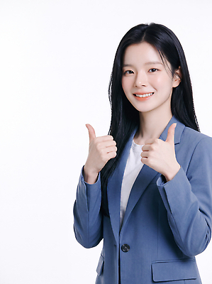 JPG 편집이미지 손 여자 직장 표정 미소 정장 엄지손가락 긍정 일과 특징 의료성형뷰티 스타일 편집실사 AI인물포토 AI콘텐츠 옷 컨셉 회사 손가락 사람 신체부위 CG 파일형식 AI포토 비즈니스
