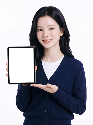 JPG 모델 편집이미지 손 여자 포즈 상의 실내 표정 태블릿 촬영 기계 흰색 의료성형뷰티 편집실사 AI인물포토 AI콘텐츠 옷 컬러 사람 내부 신체부위 전자제품 스마트기기 CG 파일형식 AI포토
