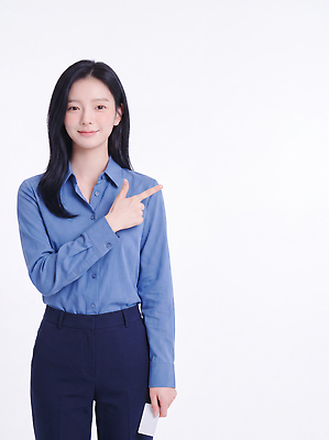 JPG 모델 편집이미지 손 여자 패션 표정 흰색 가리킴 기다림 오른쪽 의료성형뷰티 스타일 편집실사 AI인물포토 AI콘텐츠 컬러 모션 사람 손짓 신체부위 방향 CG 파일형식 AI포토