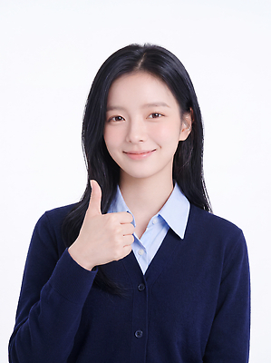 JPG 편집이미지 손 여자 패션 감정 아시아 셔츠 표정 미소 사람 스웨터 흰배경 긍정 따봉 의료성형뷰티 편집실사 AI인물포토 AI콘텐츠 나라 컨셉 상의 신체부위 엄지손가락 흰색 최고 CG 파일형식 AI포토 옷 컬러 손가락