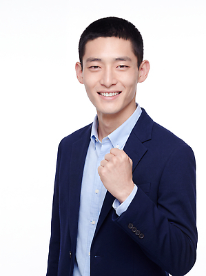 JPG 편집이미지 손 옷 남자 포즈 비즈니스 미소 웃음 정장 주먹 흰색 자신감 의료성형뷰티 편집실사 AI인물포토 AI콘텐츠 감정 컬러 모션 표정 사람 신체부위 CG 파일형식 AI포토