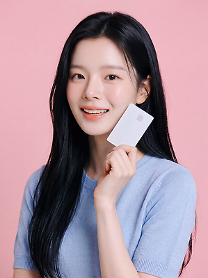 JPG 모델 편집이미지 긴머리 손 여자 분홍색 표정 미소 웃음 머리 자신감 의료성형뷰티 편집실사 AI인물포토 AI콘텐츠 헤어스타일 감정 컬러 사람 신체부위 CG 파일형식 AI포토