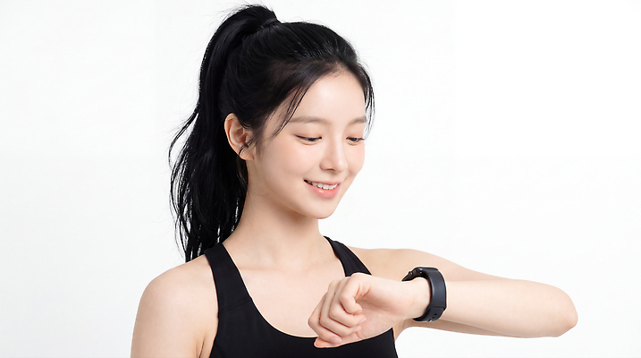 JPG 편집이미지 여자 스포츠 시계 기술 건강 미소 운동 헬스 집중 준비 기능 의료성형뷰티 편집실사 AI인물포토 AI콘텐츠 컨셉 표정 사람 CG 파일형식 AI포토