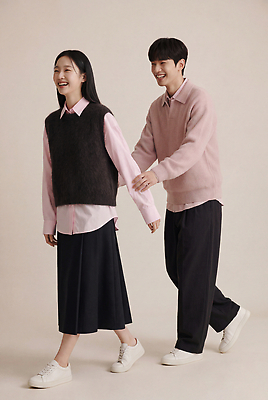 JPG 편집이미지 커플 여자 패션 남자 상의 데이트 하의 스튜디오 웃음 캐주얼 청춘 걷기 손잡기 의료성형뷰티 스타일 편집실사 AI인물포토 AI콘텐츠 옷 컨셉 관계 모션 표정 사람 CG 파일형식 AI포토