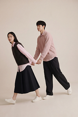 JPG 편집이미지 커플 여자 패션 남자 포즈 상의 데이트 하의 스튜디오 함께함 캐주얼 손잡기 사진관 의료성형뷰티 편집실사 AI인물포토 AI콘텐츠 옷 컨셉 관계 모션 사람 CG 파일형식 AI포토