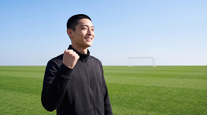 JPG 편집이미지 남자 행복 하늘 축구선수 운동선수 미소 경기 청춘 운동 축구 기쁨 우승 분위기 축구장 의료성형뷰티 편집실사 AI인물포토 감정 스포츠 컨셉 스포츠시설 표정 건강 사람 구기 최고 CG 파일형식 AI포토 시설 AI콘텐츠