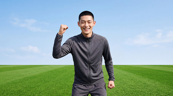 JPG 편집이미지 손 남자 감정 하늘 축구선수 건강 야외 운동복 청춘 운동 즐거움 의료성형뷰티 편집실사 AI인물포토 옷 컨셉 운동선수 사람 신체부위 축구 CG 파일형식 AI포토 스포츠 구기 AI콘텐츠