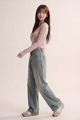JPG 모델 편집이미지 옷 여자 패션 포즈 상의 미소 청바지 다리 워킹 의료성형뷰티 스타일 편집실사 AI인물포토 바지 표정 사람 CG 파일형식 AI포토 하의 AI콘텐츠