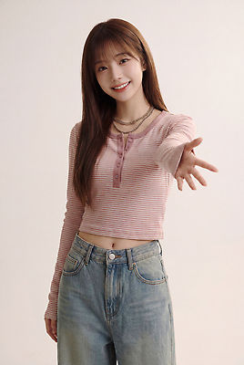 JPG 모델 편집이미지 헤어스타일 손 여자 패션 포즈 티셔츠 웃음 줄무늬 의료성형뷰티 스타일 편집실사 AI인물포토 셔츠 무늬 표정 사람 신체부위 CG 파일형식 AI포토 상의 AI콘텐츠 옷
