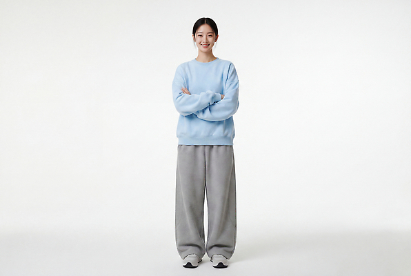 JPG 모델 편집이미지 옷 여자 패션 서기 미소 편안함 스웨터 의료성형뷰티 스타일 편집실사 AI인물포토 상의 모션 표정 사람 감각 CG 파일형식 AI포토 AI콘텐츠