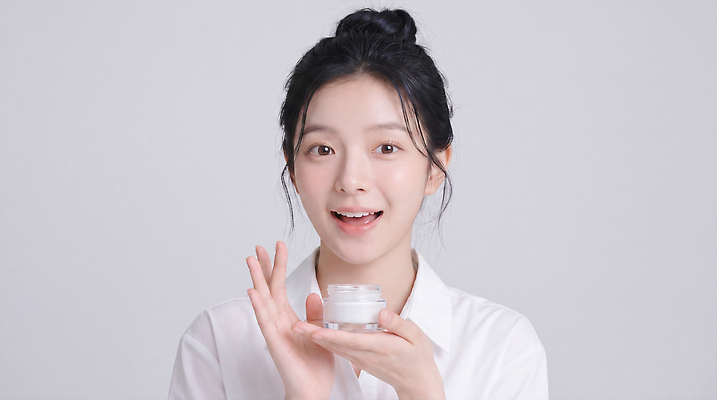 JPG 편집이미지 옷 여자 표정 사람 화장품 상품 크림 피부관리 스킨케어 보습 의료성형뷰티 편집실사 AI인물포토 뷰티 CG 파일형식 AI포토 AI콘텐츠