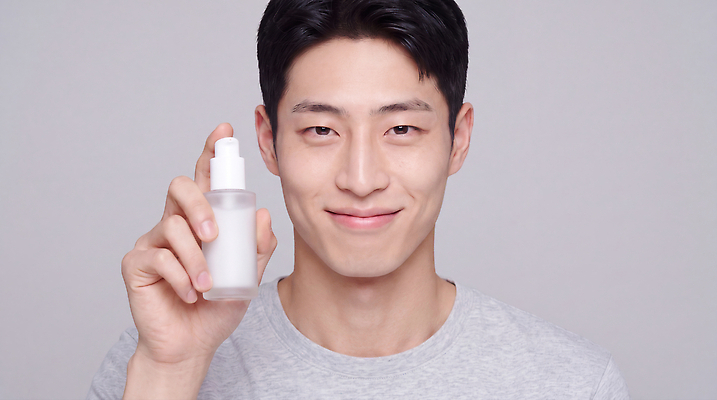 JPG 모델 편집이미지 손 남자 포즈 티셔츠 미소 뷰티 화장품 상품 피부관리 스킨케어 의료성형뷰티 편집실사 AI인물포토 셔츠 표정 사람 신체부위 CG 파일형식 AI포토 상의 AI콘텐츠 옷