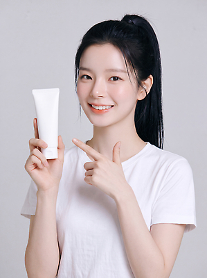 JPG 편집이미지 여자 포즈 미소 뷰티 화장품 피부 피부관리 스킨케어 화장품가게 의료성형뷰티 편집실사 AI인물포토 표정 사람 신체부위 상점 CG 파일형식 AI포토 AI콘텐츠