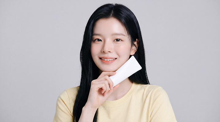 JPG 편집이미지 손 여자 행복 얼굴 포즈 미소 화장품 피부관리 스킨케어 의료성형뷰티 스타일 편집실사 AI인물포토 감정 표정 사람 신체부위 뷰티 CG 파일형식 AI포토 AI콘텐츠