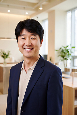 JPG 식물 편집이미지 직업 남자 비즈니스 직장 웃음 일상 사무실 직원 보험설계사 의료성형뷰티 편집실사 AI인물포토 회사 표정 사람 라이프 CG 보험 파일형식 AI포토 생활 AI콘텐츠