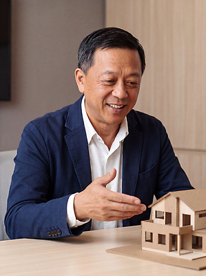 JPG 모델 편집이미지 디자인 남자 건축 탁자 주택 설명 사무실 모형 작업 부동산중개업 부동산중개인 의료성형뷰티 편집실사 AI인물포토 가구 비즈니스 모션 부동산 사람 건물 중개인 CG 파일형식 AI포토 직업 건축물 생활용품 재산 AI콘텐츠 금융 오브젝트 경제