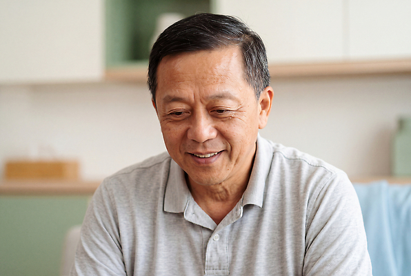 JPG 편집이미지 노년 남자 행복 웃음 사람 편안함 부동산중개업 부동산중개인 의료성형뷰티 편집실사 AI인물포토 감정 부동산 표정 성인 감각 중개인 CG 파일형식 AI포토 직업 재산 AI콘텐츠 금융 경제