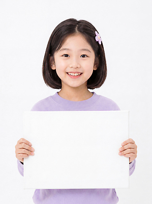 JPG 편집이미지 얼굴 어린이 포즈 실내 웃음 소녀 머리 양손 의료성형뷰티 편집실사 AI인물포토 손 여자 표정 사람 내부 신체부위 CG 파일형식 AI포토 AI콘텐츠
