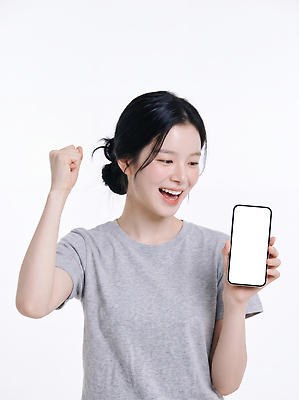 JPG 편집이미지 손 여자 행복 포즈 기술 웃음 스마트폰 촬영 기쁨 알림 흰배경 소통 자랑 의료성형뷰티 편집실사 AI인물포토 감정 컨셉 표정 사람 신체부위 핸드폰 스마트기기 흰색 CG 파일형식 AI포토 컬러 전자제품 AI콘텐츠