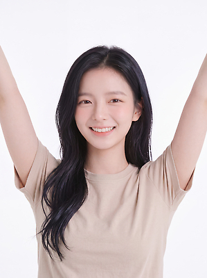 JPG 편집이미지 옷 여자 포즈 티셔츠 표정 미소 웃음 사람 머리 기쁨 자신감 길이 양팔 의료성형뷰티 편집실사 AI인물포토 감정 셔츠 신체부위 CG 파일형식 AI포토 상의 AI콘텐츠