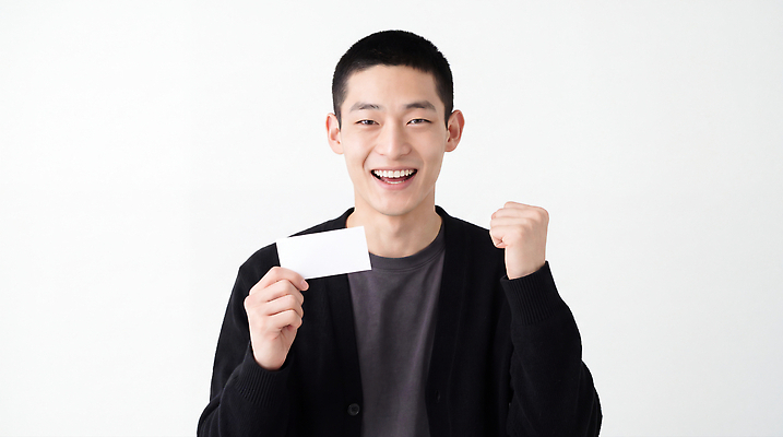 JPG 편집이미지 손 남자 행복 성공 표정 웃음 사람 기쁨 자신감 전달 의료성형뷰티 편집실사 AI인물포토 감정 컨셉 신체부위 CG 파일형식 AI포토 AI콘텐츠