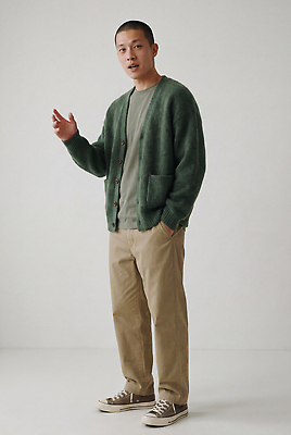 JPG 모델 편집이미지 패션 남자 초록색 가을 카디건 의료성형뷰티 스타일 편집실사 AI인물포토 AI콘텐츠 계절 컬러 사람 외투 CG 파일형식 AI포토 상의 옷