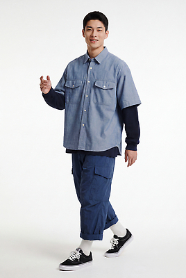 JPG 모델 편집이미지 패션 남자 운동화 셔츠 스튜디오 작업복 미소 걷기 작업자 의료성형뷰티 스타일 편집실사 AI인물포토 AI콘텐츠 옷 신발 상의 모션 표정 사람 CG 파일형식 AI포토