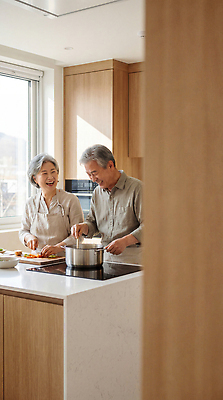 JPG 편집이미지 부부 노년 음식 남편 함께함 대화 사랑 요리 웃음 주방 노부부 식사 아내 냄비 준비 의료성형뷰티 편집실사 AI인물포토 AI콘텐츠 커플 감정 컨셉 표정 말하기 성인 솥 CG 파일형식 AI포토 관계 모션 주방용품 사람 생활용품 오브젝트