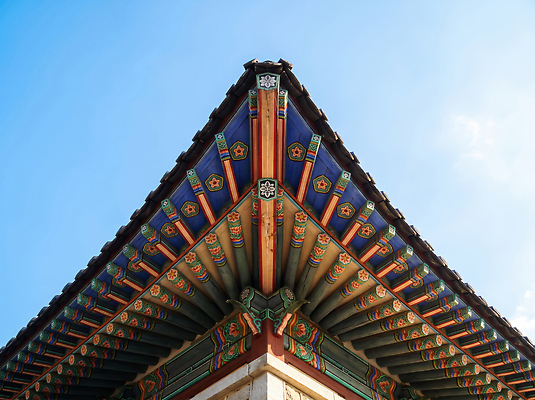 JPG 편집이미지 전통 건축물 디자인 건축 문화 예술 하늘 지붕 한국 단청문양 역사 단청 기와지붕 편집실사 유산 AI포토 AI콘텐츠 문양 아시아 기와 CG 파일형식 나라