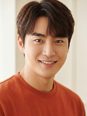 JPG 편집이미지 옷 남자 표정 웃음 사람 일상 의료성형뷰티 편집실사 AI인물포토 라이프 CG 파일형식 AI포토 생활 AI콘텐츠