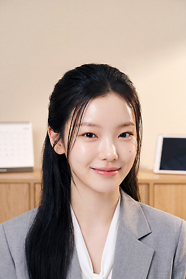 JPG 편집이미지 여자 직장 미소 정장 사무실 업무 작업 변호사 의료성형뷰티 편집실사 AI인물포토 직업 옷 회사 비즈니스 표정 사람 CG 파일형식 AI포토 AI콘텐츠