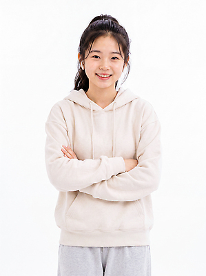 JPG 편집이미지 옷 여자 행복 청소년 표정 웃음 청춘 팔짱 편안함 후드티셔츠 의료성형뷰티 스타일 편집실사 AI인물포토 감정 컨셉 티셔츠 모션 사람 감각 CG 파일형식 AI포토 셔츠 AI콘텐츠 상의