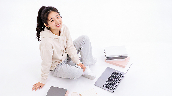 JPG 편집이미지 여자 교육 실내 책 노트북 학습 공책 작업 의료성형뷰티 편집실사 AI인물포토 문구용품 사람 내부 전자제품 CG 파일형식 AI포토 오브젝트 AI콘텐츠
