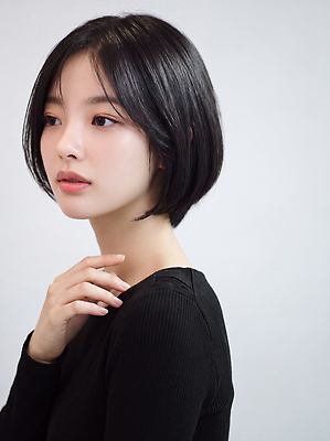 JPG 편집이미지 여자 패션 포즈 티셔츠 짧은머리 표정 미소 옆모습 뷰티 모던 턱 의료성형뷰티 스타일 편집실사 AI인물포토 헤어스타일 뷰포인트 셔츠 사람 CG 파일형식 AI포토 상의 AI콘텐츠 옷