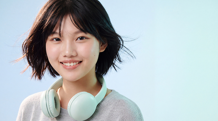 JPG 편집이미지 여자 패션 얼굴 음악 청소년 실내 미소 웃음 귀여움 헤드폰 작곡가 의료성형뷰티 스타일 편집실사 AI인물포토 음향기기 컨셉 문화예술 표정 사람 내부 신체부위 음악가 CG 파일형식 AI포토 직업 전자제품 AI콘텐츠